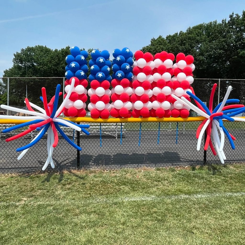 Photo opp for you in the park!
We repurposed our parade poles for your photo taking pleasure. 🇺🇸🇺🇸🇺🇸🇺🇸
Happy 4th of July!!
#paradeballoons #photoop #flag #balloonsbytotalparty