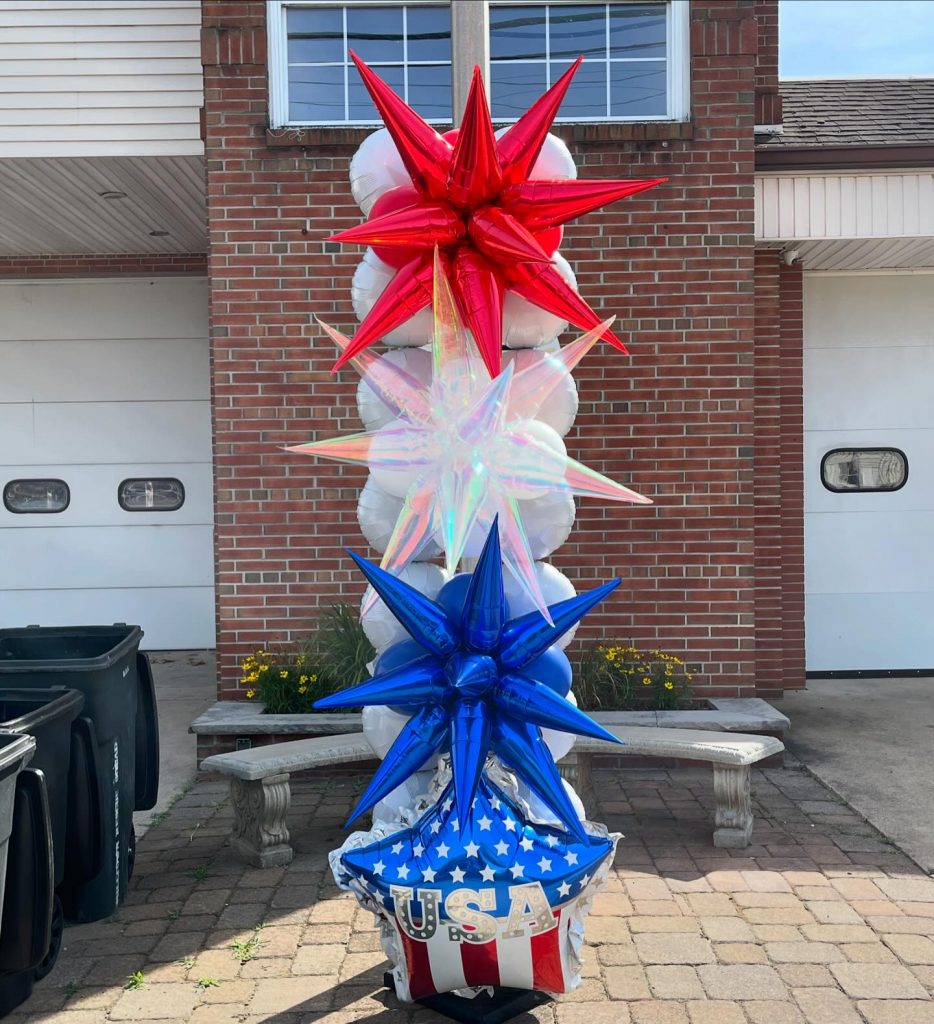 Thank you to our @milltownrescuesquad for all you do!  You deserve a little 4th of July pizzazz!
🎆🎆
@anagramballoons magic arch balloons with fireworks starbursts 🎇🎇
🇺🇸 #redwhiteandblue #balloonfireworks #starbursts #rescuesquad